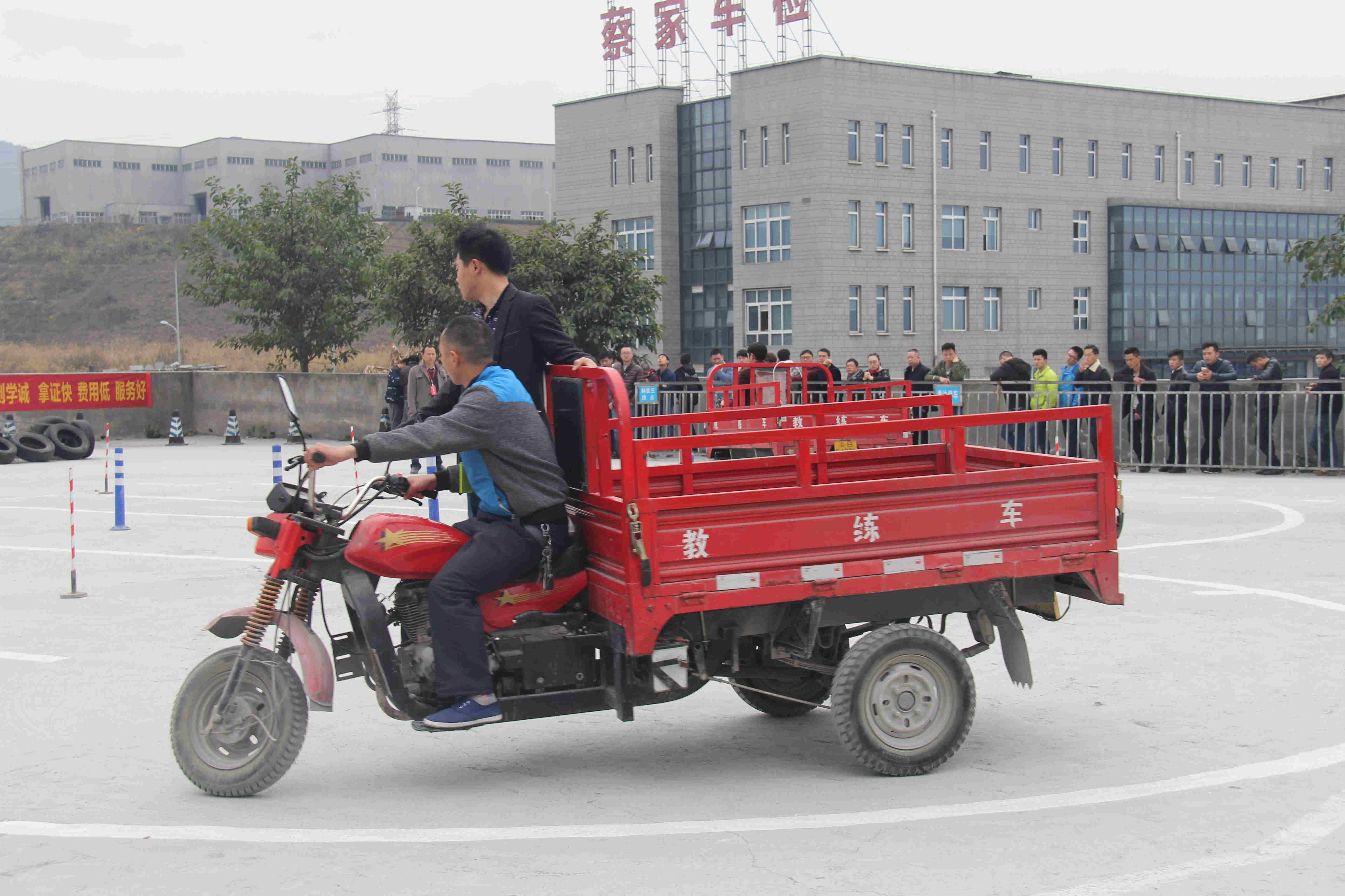 骑三轮车玩具摄影图__人文景观_旅游摄影_摄影图库_昵图网nipic.com