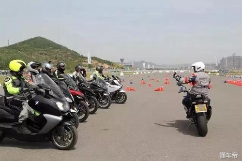 重庆摩托车驾照怎么考